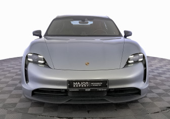 Подержанный автомобиль Porsche Taycan 2021 года (2 фото)