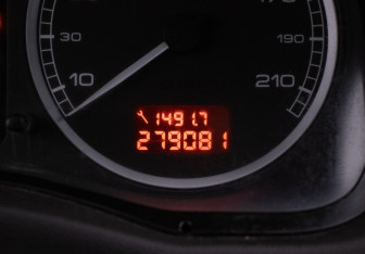 Подержанный автомобиль Peugeot 307 Hatchback 2003 года (12 фото)