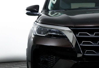Подержанный автомобиль Toyota Fortuner 2021 года (5 фото)