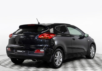 Подержанный автомобиль Kia Ceed Hatchback 2013 года (4 фото)