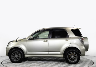 Подержанный автомобиль Toyota Rush 2011 года (7 фото)