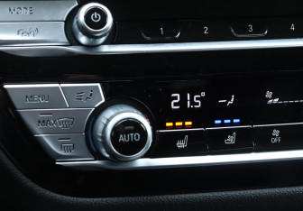 Подержанный автомобиль BMW X3 2020 года (21 фото)