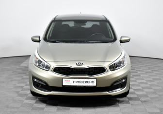 Подержанный автомобиль Kia Ceed Hatchback 2017 года (6 фото)