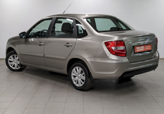 Подержанный автомобиль LADA (ВАЗ) Granta Sedan 2021 года (7 фото)