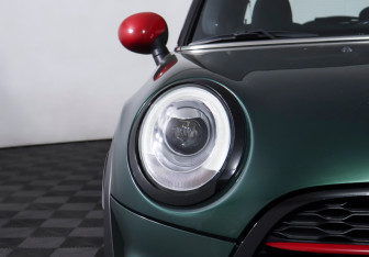 Подержанный автомобиль MINI Hatch 2017 года (60 фото)