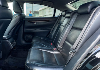Подержанный автомобиль Lexus ES 2014 года (10 фото)