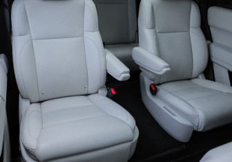 Подержанный автомобиль LiXiang L9 2023 года (8 фото)