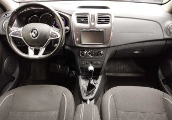 Подержанный автомобиль Renault Sandero 2018 года (9 фото)