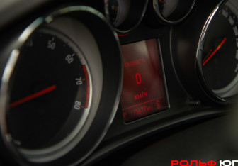 Подержанный автомобиль Opel Astra Hatchback 2014 года (9 фото)