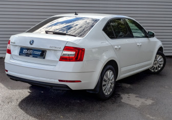 Подержанный автомобиль Skoda Octavia Liftback 2020 года (5 фото)