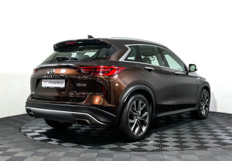 Подержанный автомобиль Infiniti QX50 2021 года (5 фото)