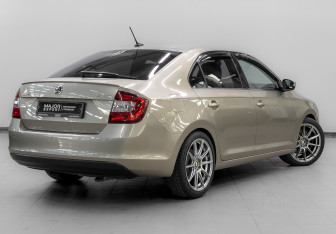Подержанный автомобиль Skoda Rapid Liftback 2018 года (5 фото)
