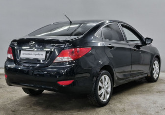 Подержанный автомобиль Hyundai Solaris Sedan 2011 года (5 фото)