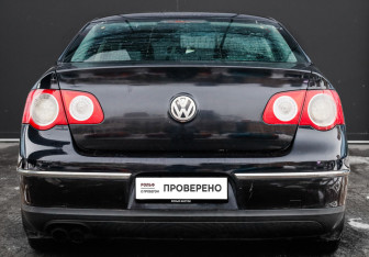 Подержанный автомобиль Volkswagen Passat Sedan 2005 года (6 фото)