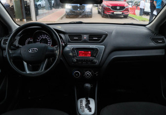 Подержанный автомобиль Kia Rio Hatchback 2012 года (9 фото)
