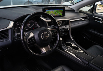 Подержанный автомобиль Lexus RX 2021 года (12 фото)