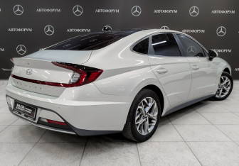 Подержанный автомобиль Hyundai Sonata 2022 года (5 фото)