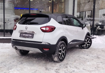 Подержанный автомобиль Renault Kaptur 2021 года (8 фото)
