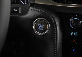 Подержанный автомобиль Lexus LX 2017 года (21 фото)