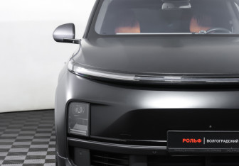 Подержанный автомобиль LiXiang L9 2023 года (32 фото)