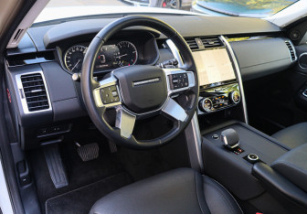Подержанный автомобиль Land Rover Discovery 2022 года (14 фото)