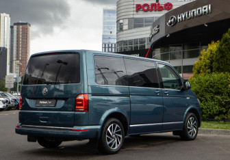 Подержанный автомобиль Volkswagen Caravelle 2018 года (4 фото)