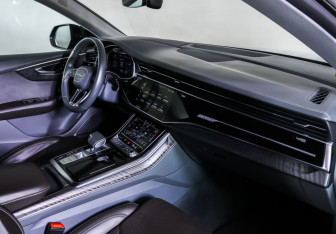 Подержанный автомобиль Audi Q8 2020 года (11 фото)
