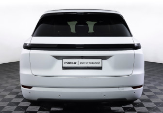 Подержанный автомобиль LiXiang L7 2024 года (6 фото)