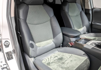 Подержанный автомобиль Toyota RAV4 2024 года (24 фото)
