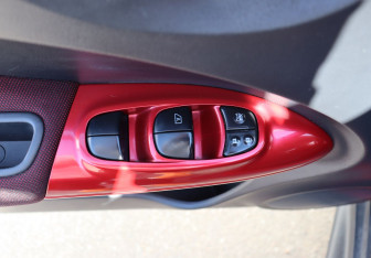 Подержанный автомобиль Nissan Juke 2011 года (11 фото)