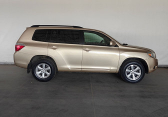 Подержанный автомобиль Toyota Highlander 2009 года (8 фото)