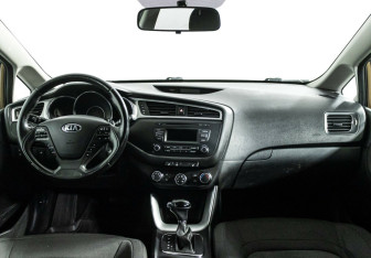 Подержанный автомобиль Kia Ceed Wagon 2015 года (8 фото)