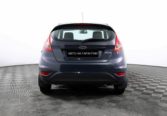 Подержанный автомобиль Ford Fiesta Hatchback 2012 года (4 фото)
