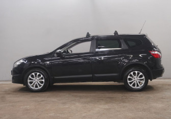 Подержанный автомобиль Nissan Qashqai+2 2011 года (8 фото)