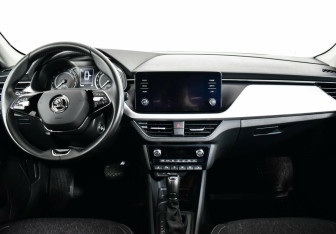 Подержанный автомобиль Skoda Rapid Liftback 2020 года (6 фото)