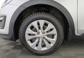 Подержанный автомобиль Kia Rio Hatchback 2019 года (12 фото)