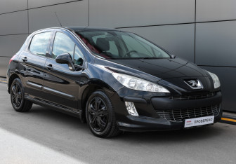 Подержанный автомобиль Peugeot 308 Hatchback 2010 года (3 фото)