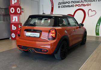 Подержанный автомобиль MINI Hatch 2019 года (6 фото)