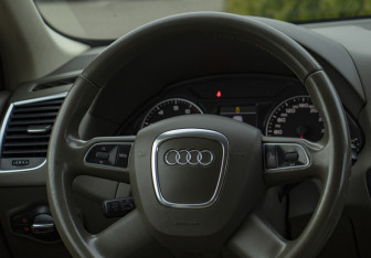 Подержанный автомобиль Audi Q5 2012 года (14 фото)