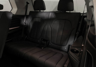 Подержанный автомобиль BMW X7 2020 года (26 фото)