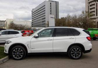 Подержанный автомобиль BMW X5 2014 года (6 фото)