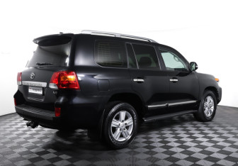 Подержанный автомобиль Toyota Land Cruiser Suv 2012 года (5 фото)