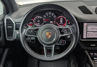 Подержанный автомобиль Porsche Cayenne 2021 года (22 фото)