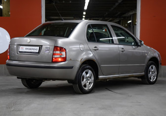 Подержанный автомобиль Skoda Fabia Sedan 2007 года (5 фото)