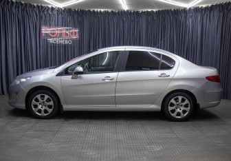 Подержанный автомобиль Peugeot 408 2012 года (8 фото)
