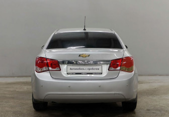 Подержанный автомобиль Chevrolet Cruze Sedan 2011 года (6 фото)