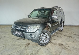 Подержанный автомобиль Mitsubishi Pajero 2013 года (1 фото)