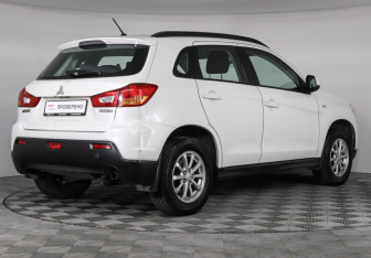 Подержанный автомобиль Mitsubishi ASX 2013 года (3 фото)