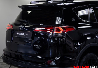Подержанный автомобиль Toyota RAV4 2019 года (21 фото)