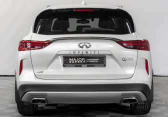 Подержанный автомобиль Infiniti QX50 2018 года (6 фото)